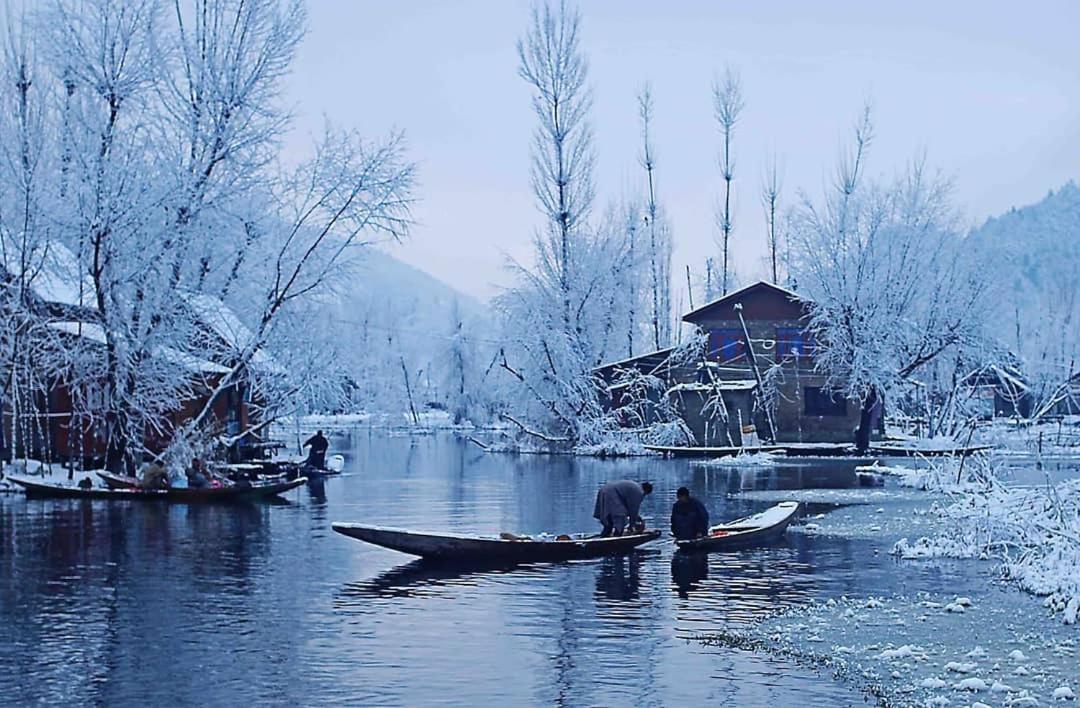 Srīnagar Floating Young Gulshan Houseboat מראה חיצוני תמונה